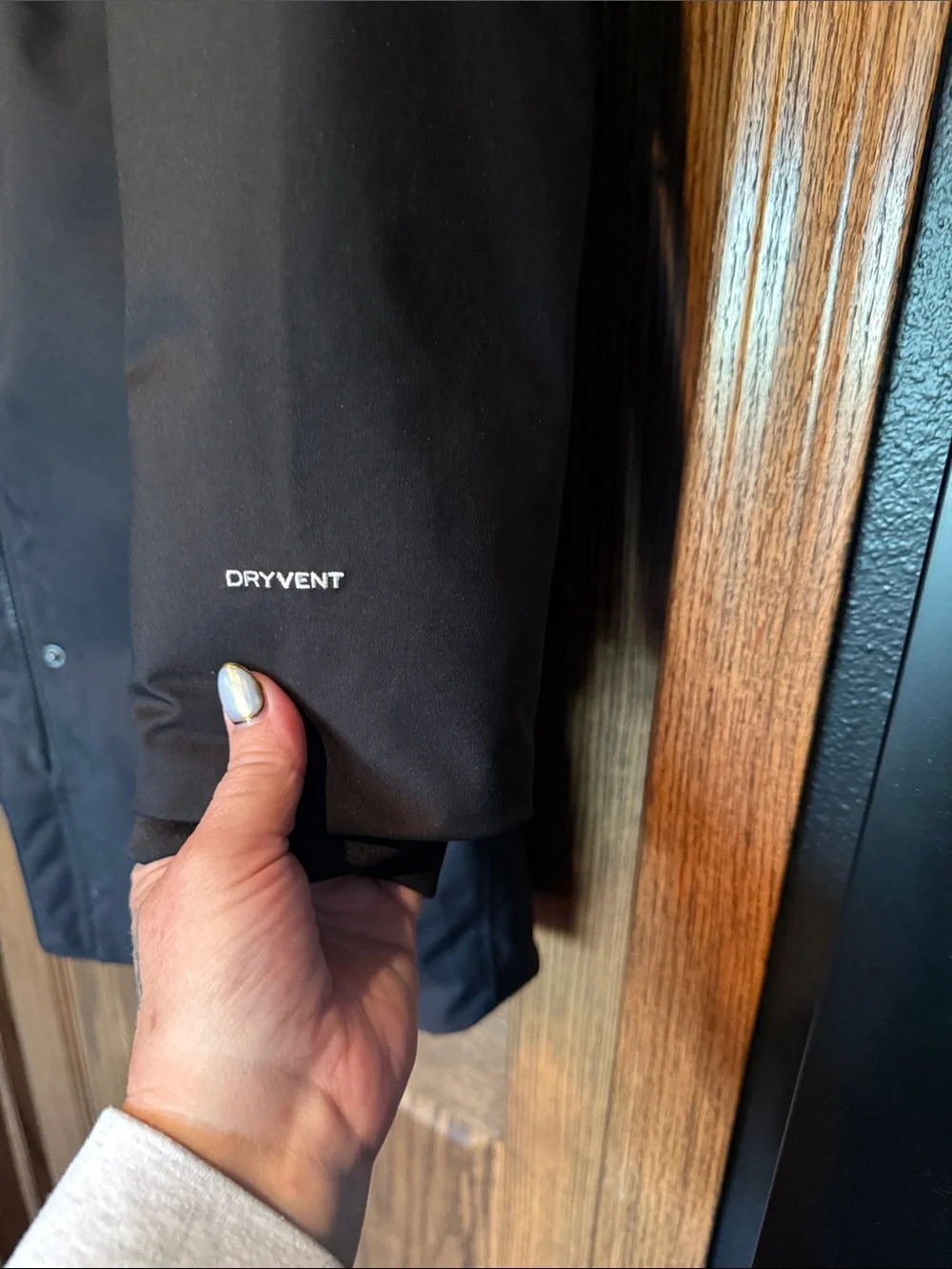 The North Face Black Women's Insulated Hooded Jacket - Picture 4 of 6